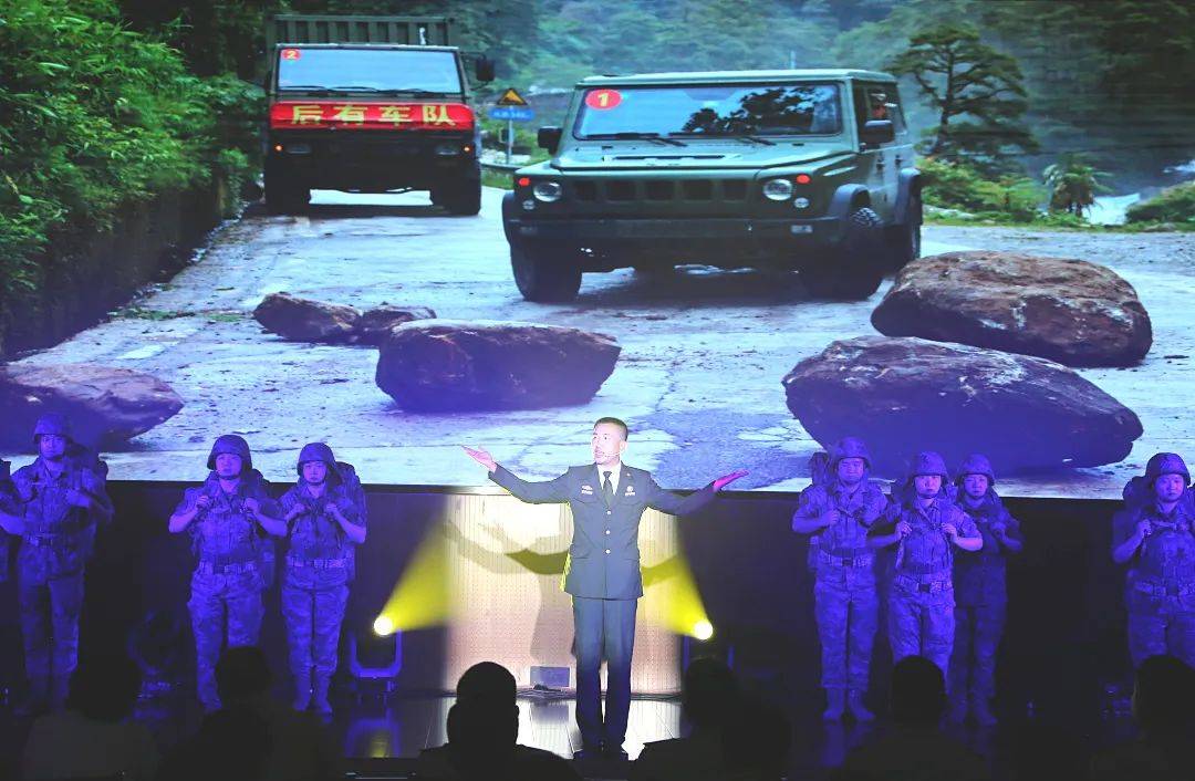 向党旗报告<strong></p>
<p>康复疗养</strong>！——天津康复疗养中心隆重举行先进事迹情景报告会:康复疗养