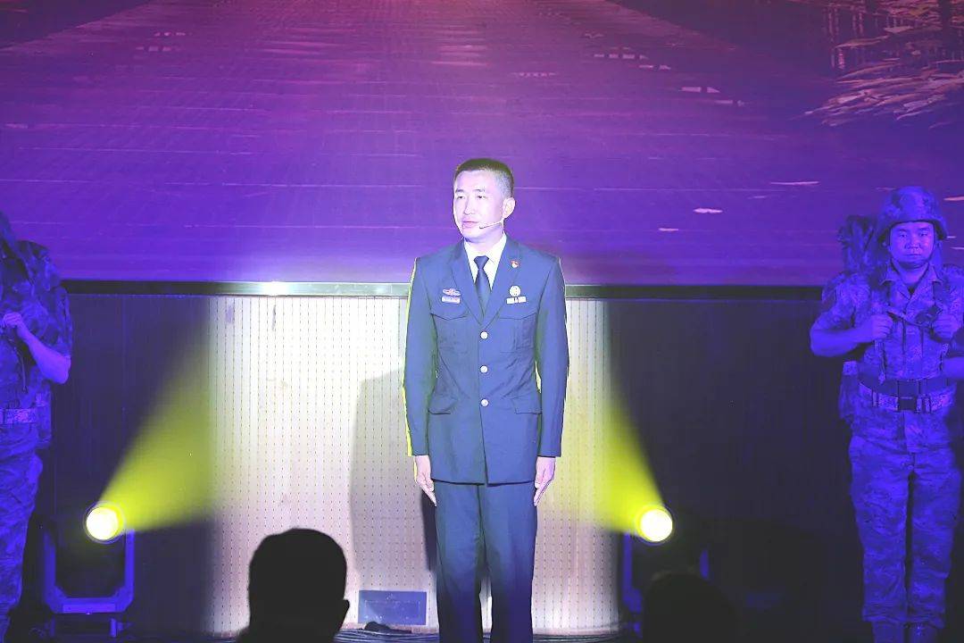 向党旗报告<strong></p>
<p>康复疗养</strong>！——天津康复疗养中心隆重举行先进事迹情景报告会:康复疗养