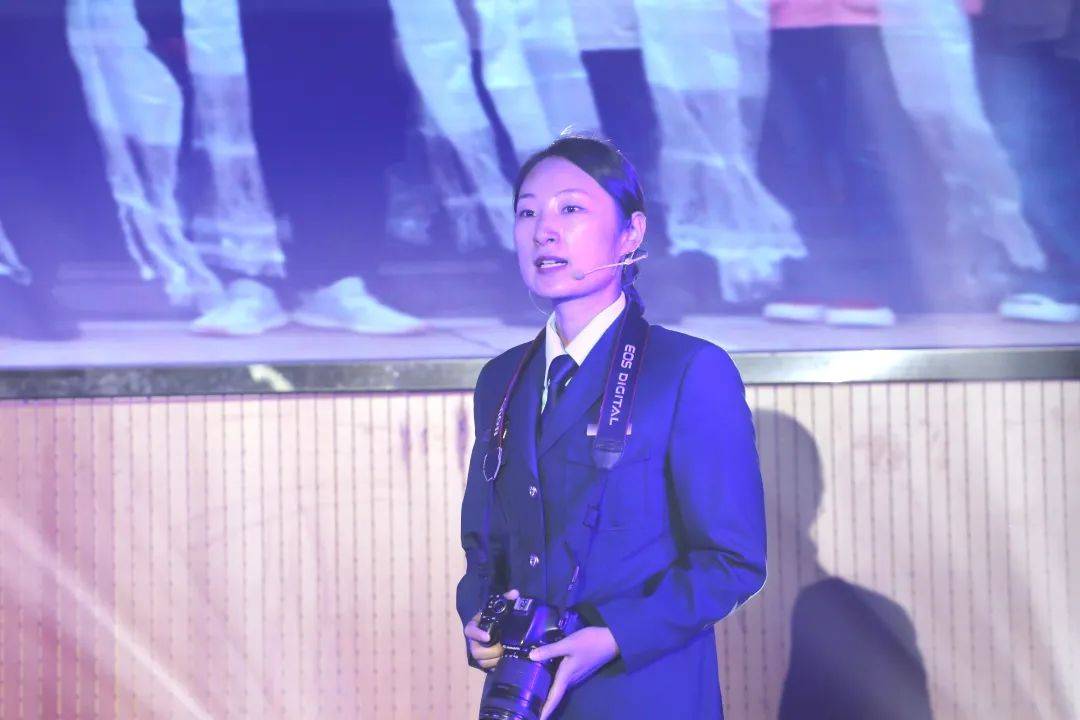 向党旗报告<strong></p>
<p>康复疗养</strong>！——天津康复疗养中心隆重举行先进事迹情景报告会:康复疗养