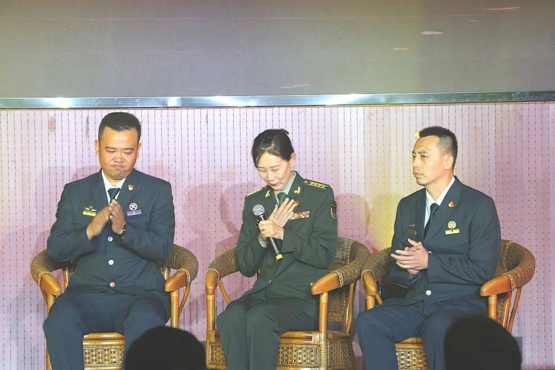 向党旗报告<strong></p>
<p>康复疗养</strong>！——天津康复疗养中心隆重举行先进事迹情景报告会:康复疗养