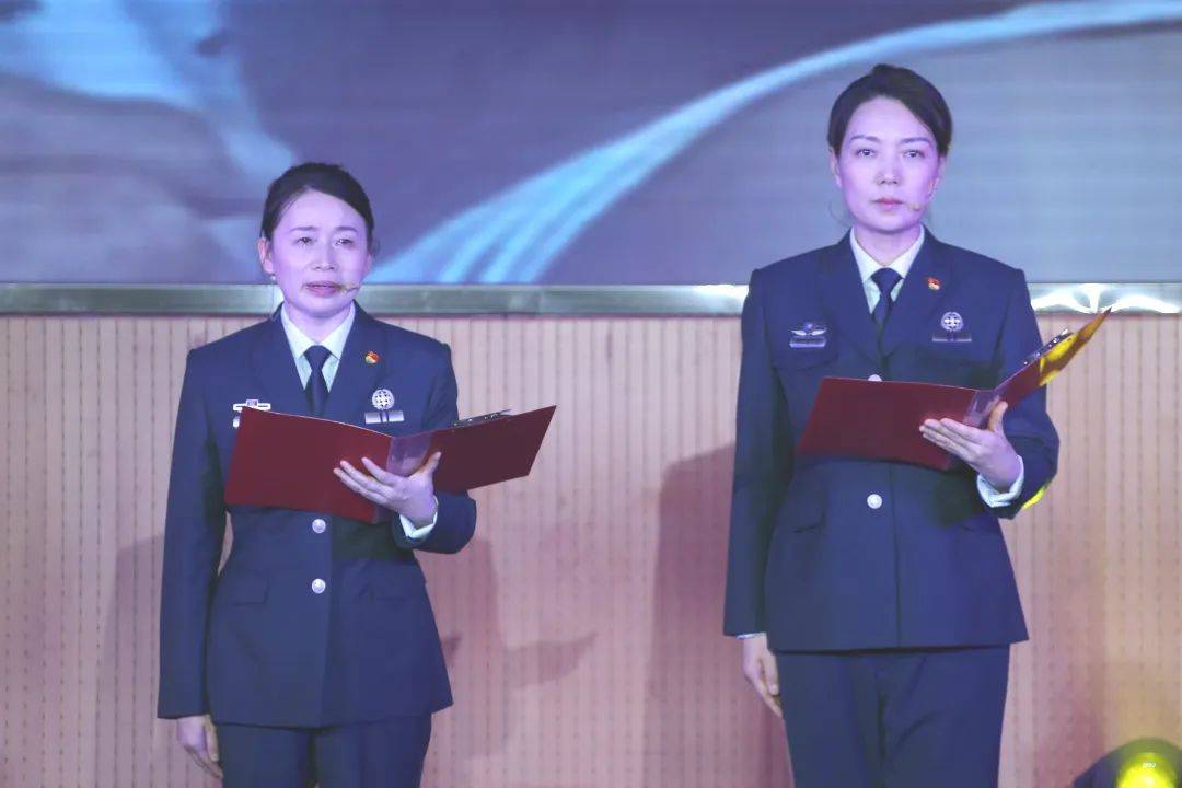 向党旗报告<strong></p>
<p>康复疗养</strong>！——天津康复疗养中心隆重举行先进事迹情景报告会:康复疗养